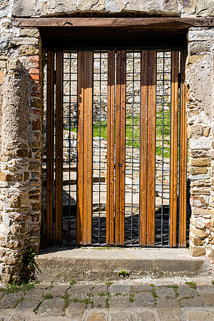 Mirrors or Windows, Castellabate