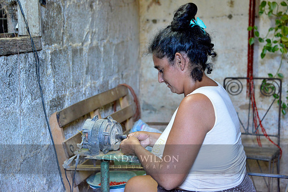 Making Beads, Gibara