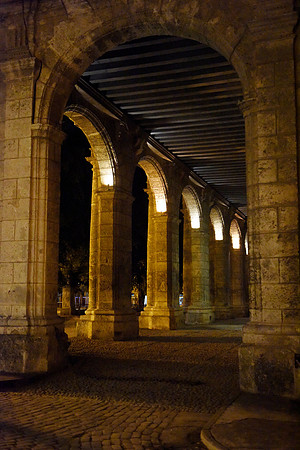 Arches, Plaza de Armas, Havana