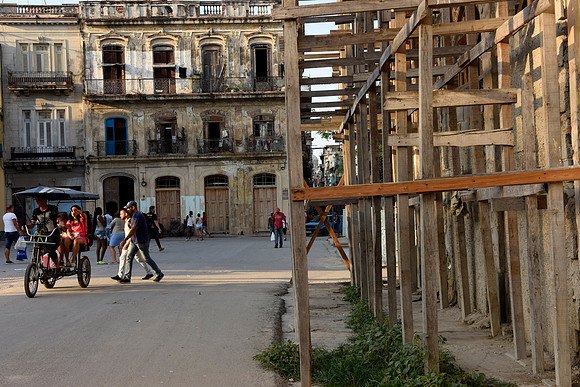 Scaffolding, Plaza de la Cristo, Havana