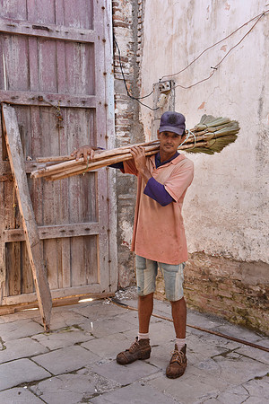 Broom Salesman, Gibara