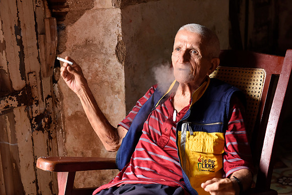 Antonio, smoking, Gibara