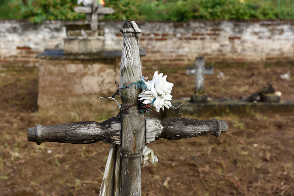 Bedpost Grave, Gibara, Cuba, 2018