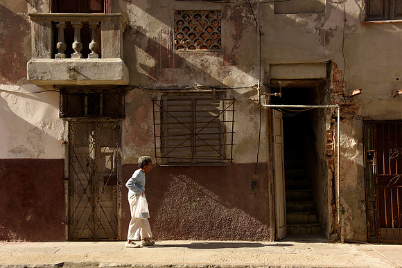 Lady Walking, Havana