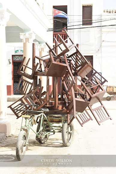 Moving Chairs, Gibara